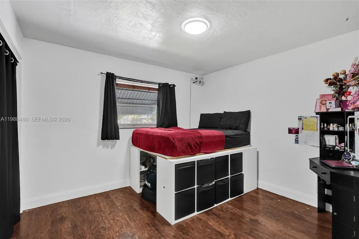 8699 NW 26th Pl, Sunrise FL 33322