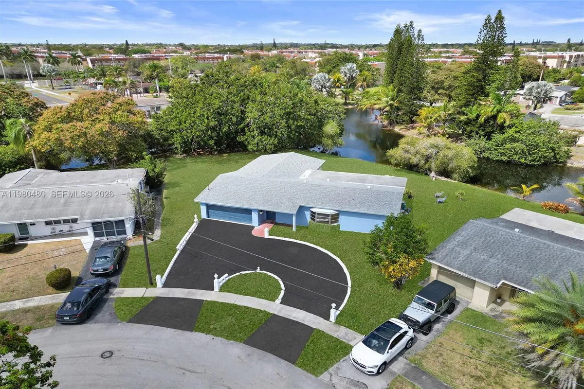 8699 NW 26th Pl, Sunrise FL 33322