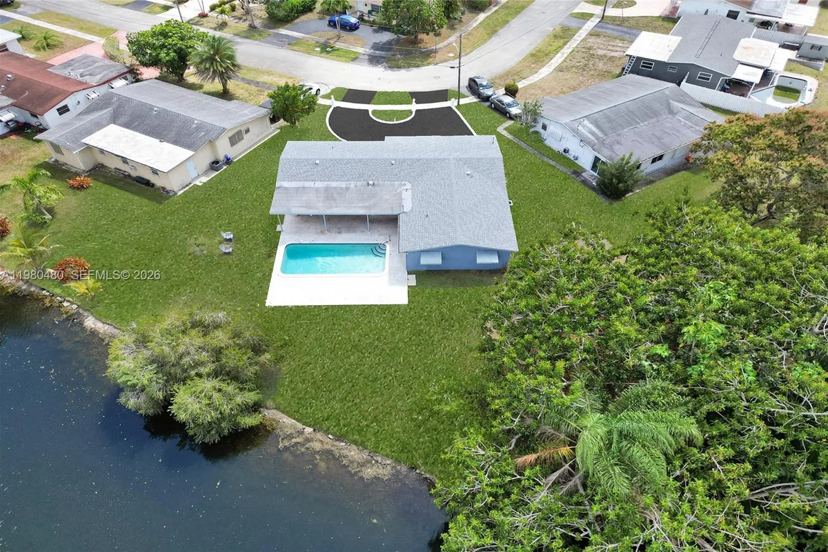 8699 NW 26th Pl, Sunrise FL 33322