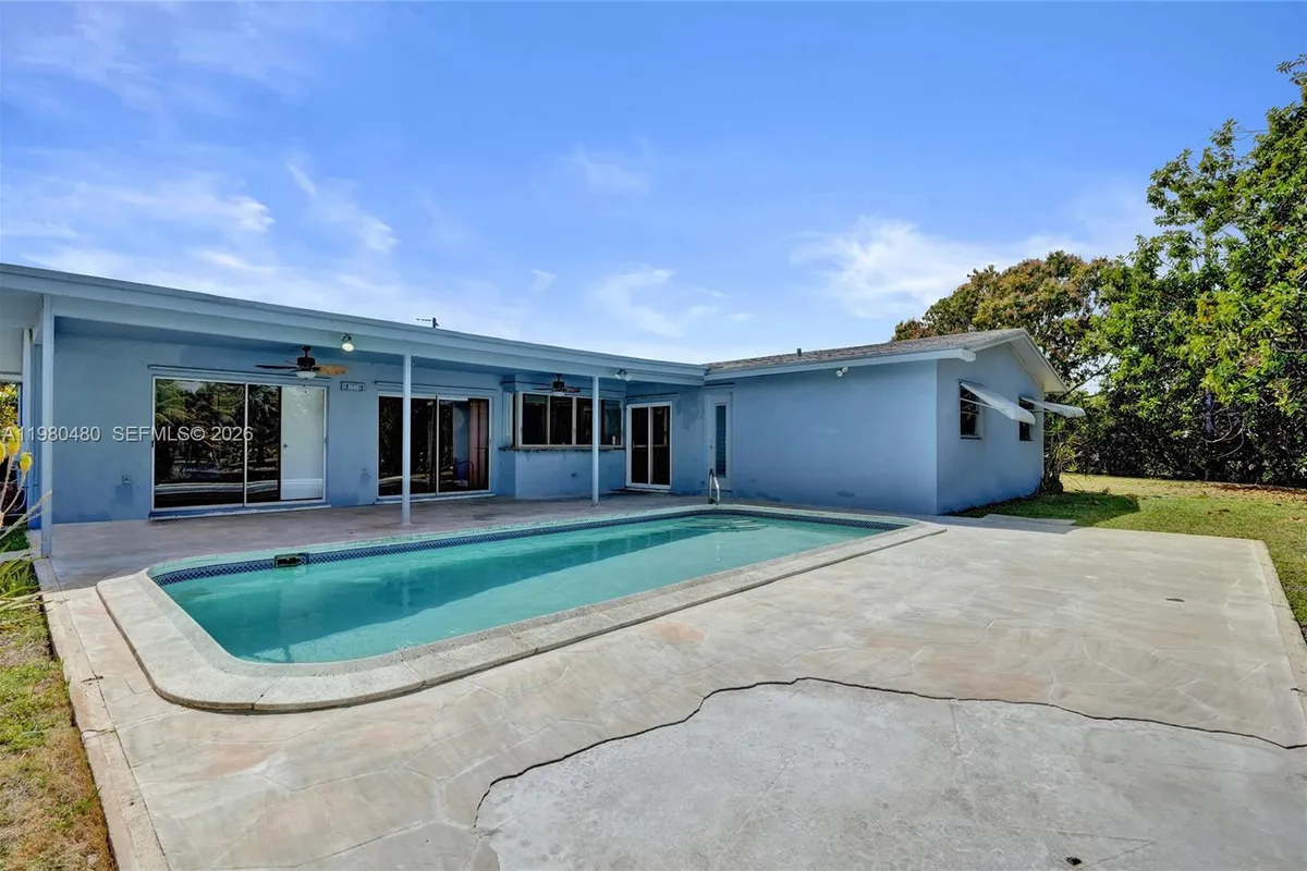 8699 NW 26th Pl, Sunrise FL 33322