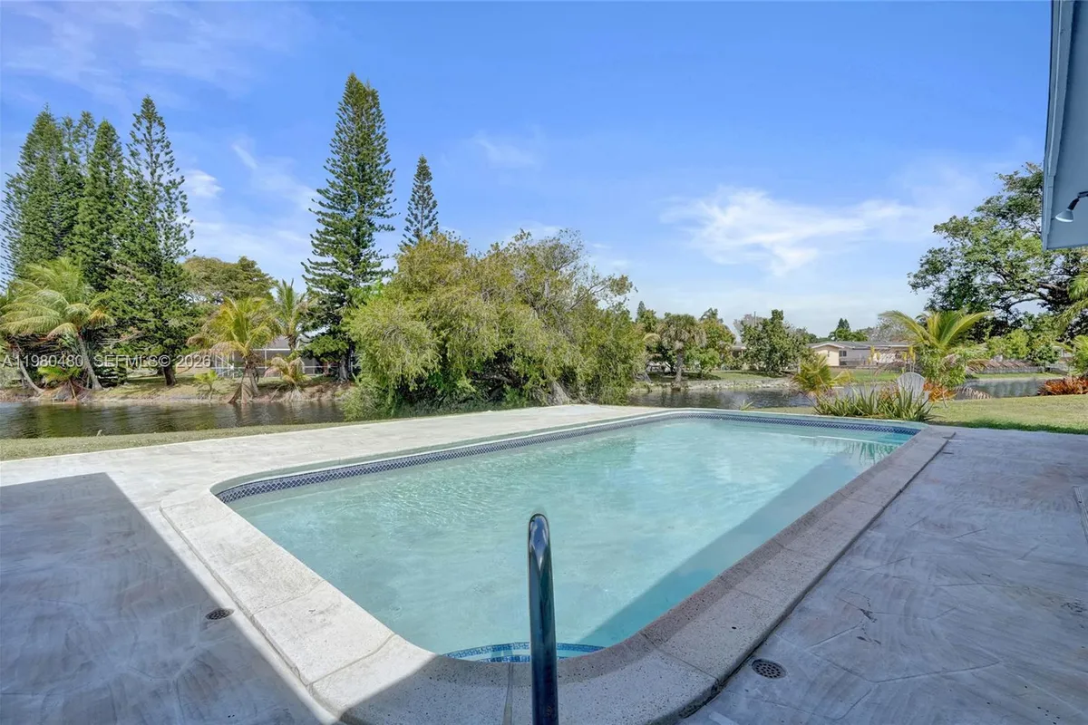 8699 NW 26th Pl, Sunrise FL 33322