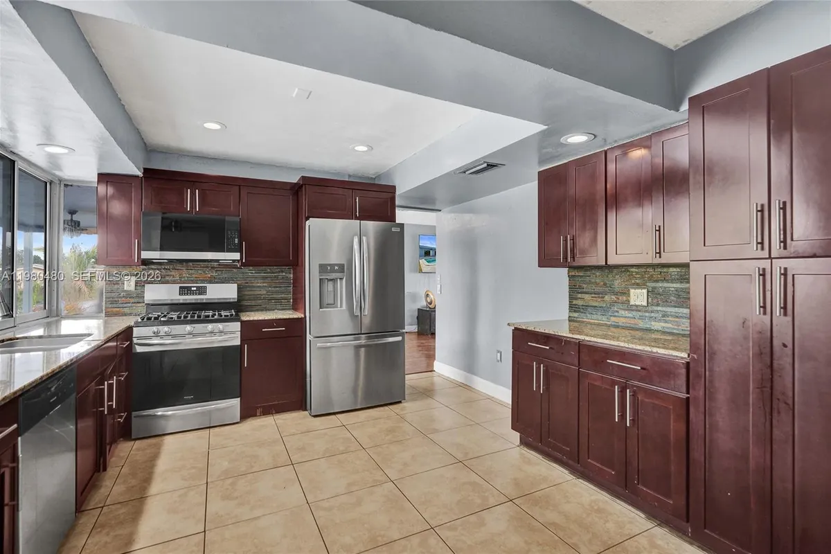 8699 NW 26th Pl, Sunrise FL 33322