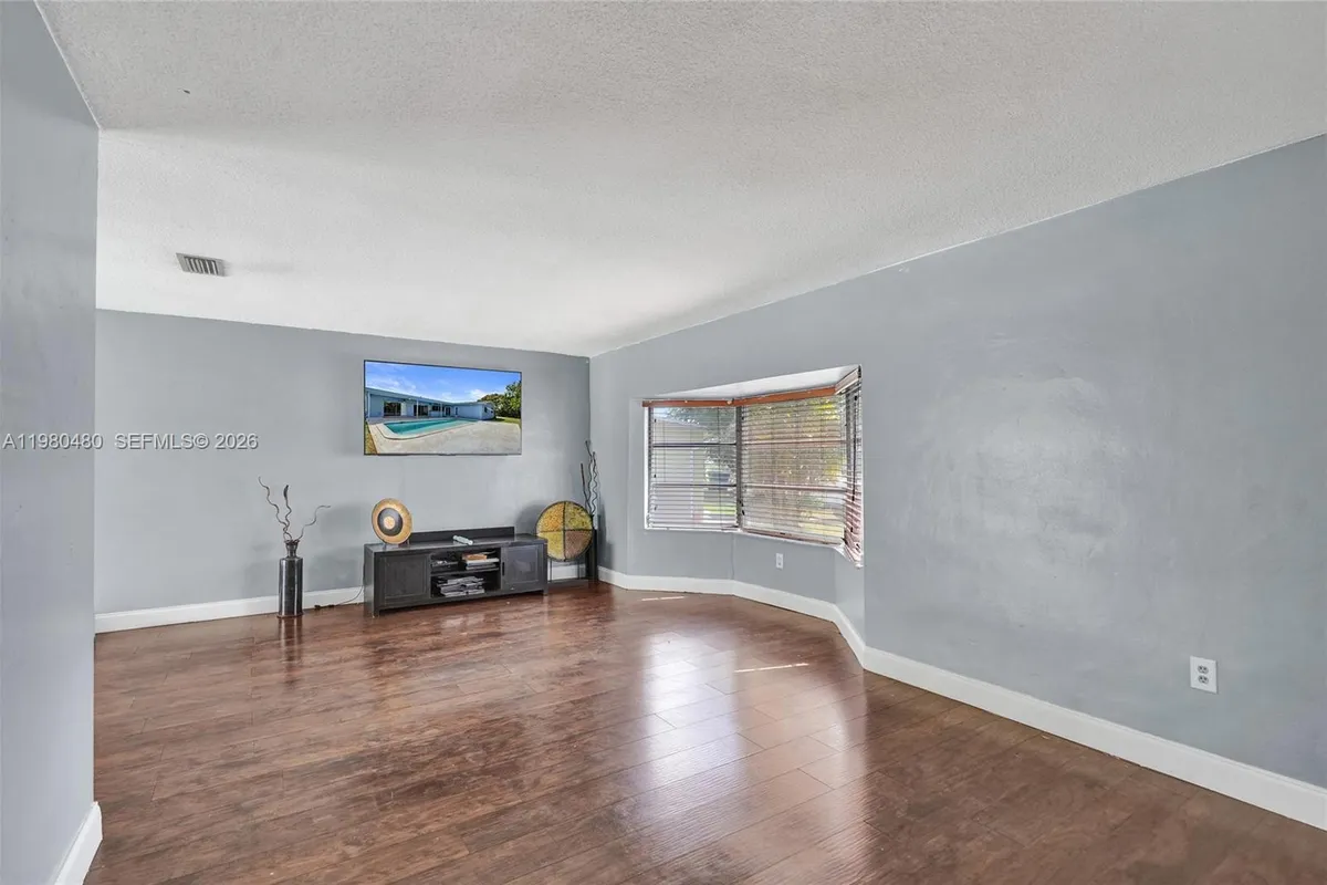 8699 NW 26th Pl, Sunrise FL 33322