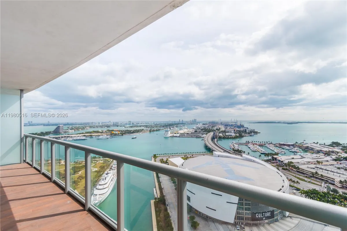888 Biscayne Blvd # 3506, Miami FL 33132