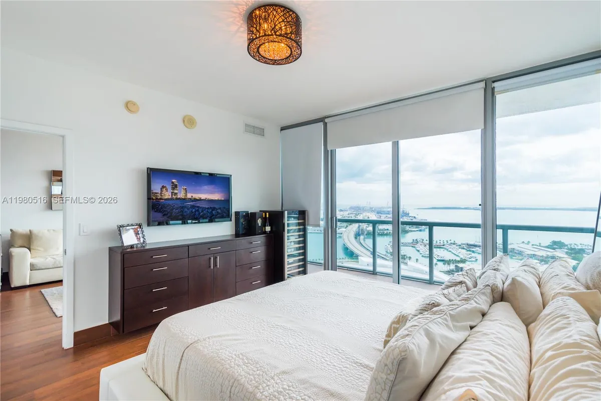 888 Biscayne Blvd # 3506, Miami FL 33132