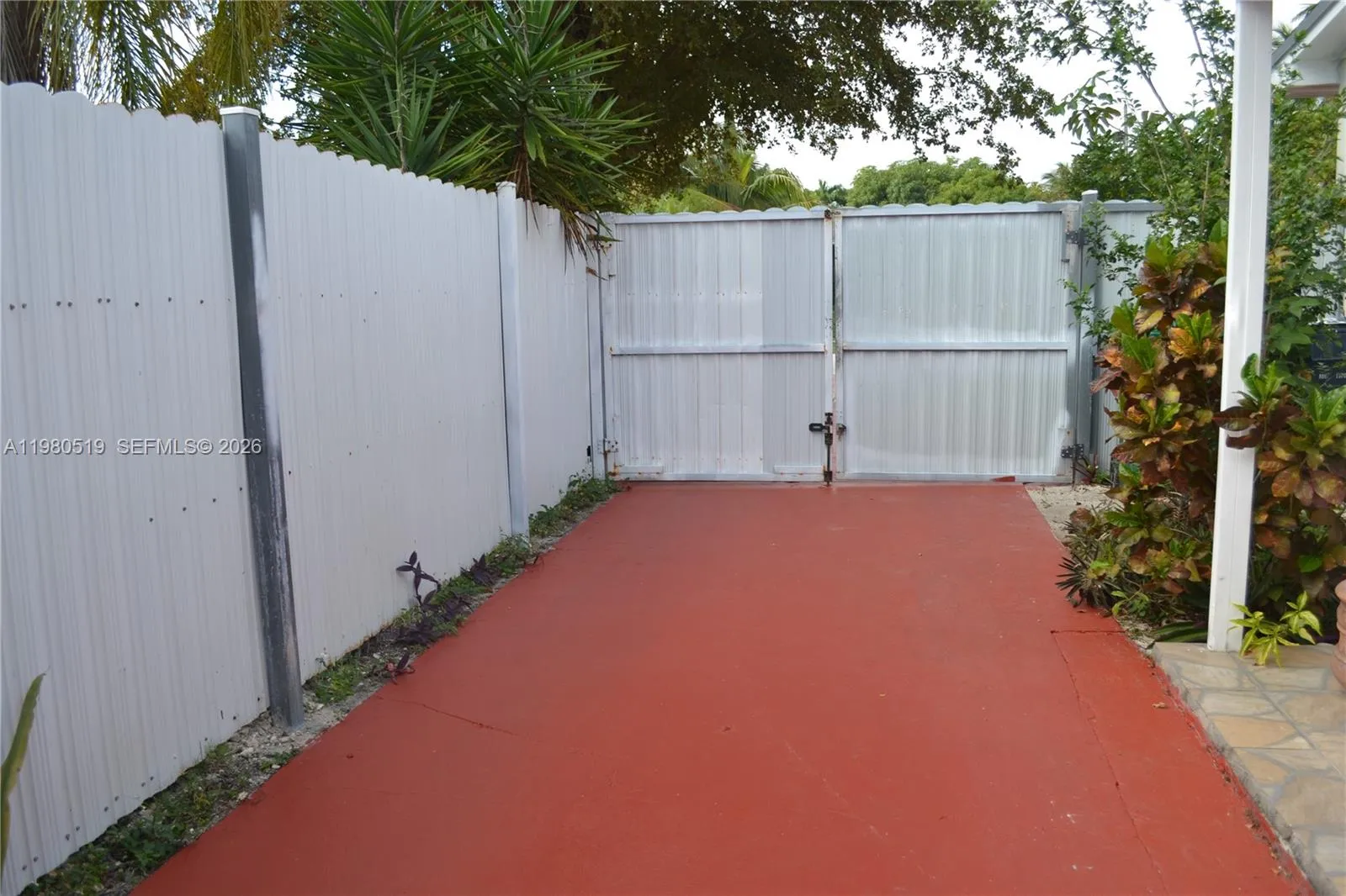 19901 SW 92nd Ave, Cutler Bay FL 33157