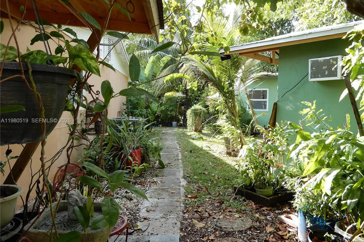 19901 SW 92nd Ave, Cutler Bay FL 33157