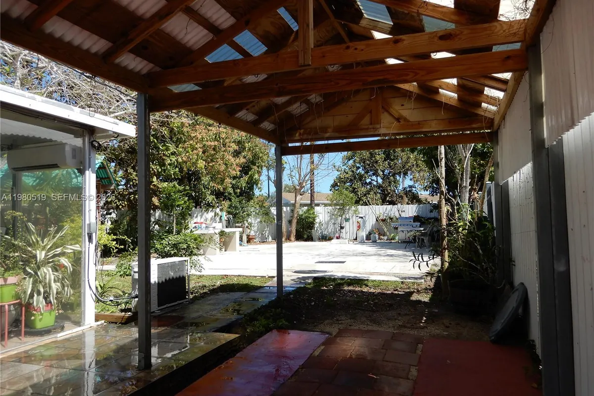 19901 SW 92nd Ave, Cutler Bay FL 33157