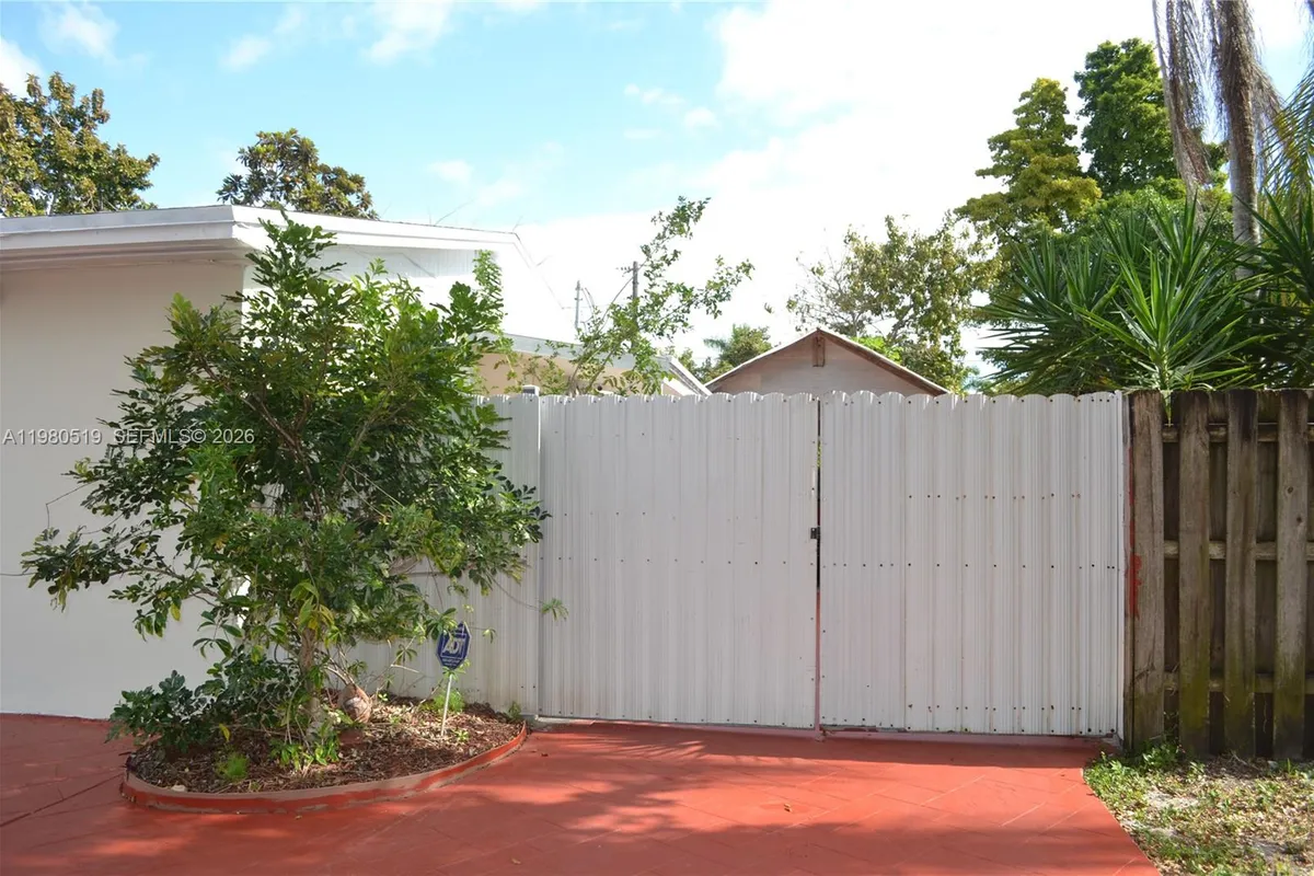 19901 SW 92nd Ave, Cutler Bay FL 33157