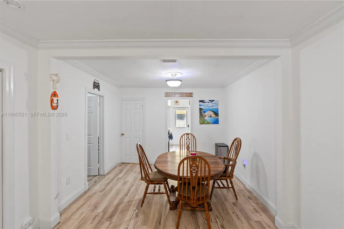 2532 SW 27 st, Miami FL 33133