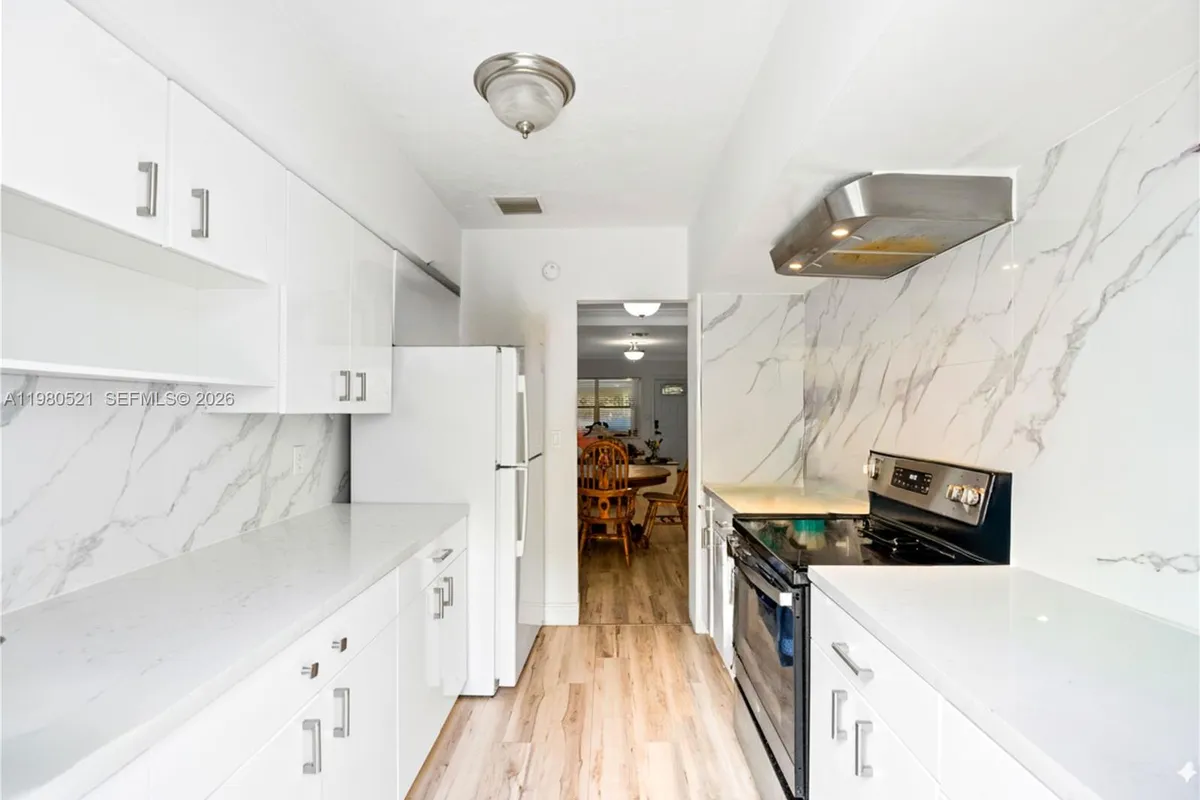 2532 SW 27 st, Miami FL 33133