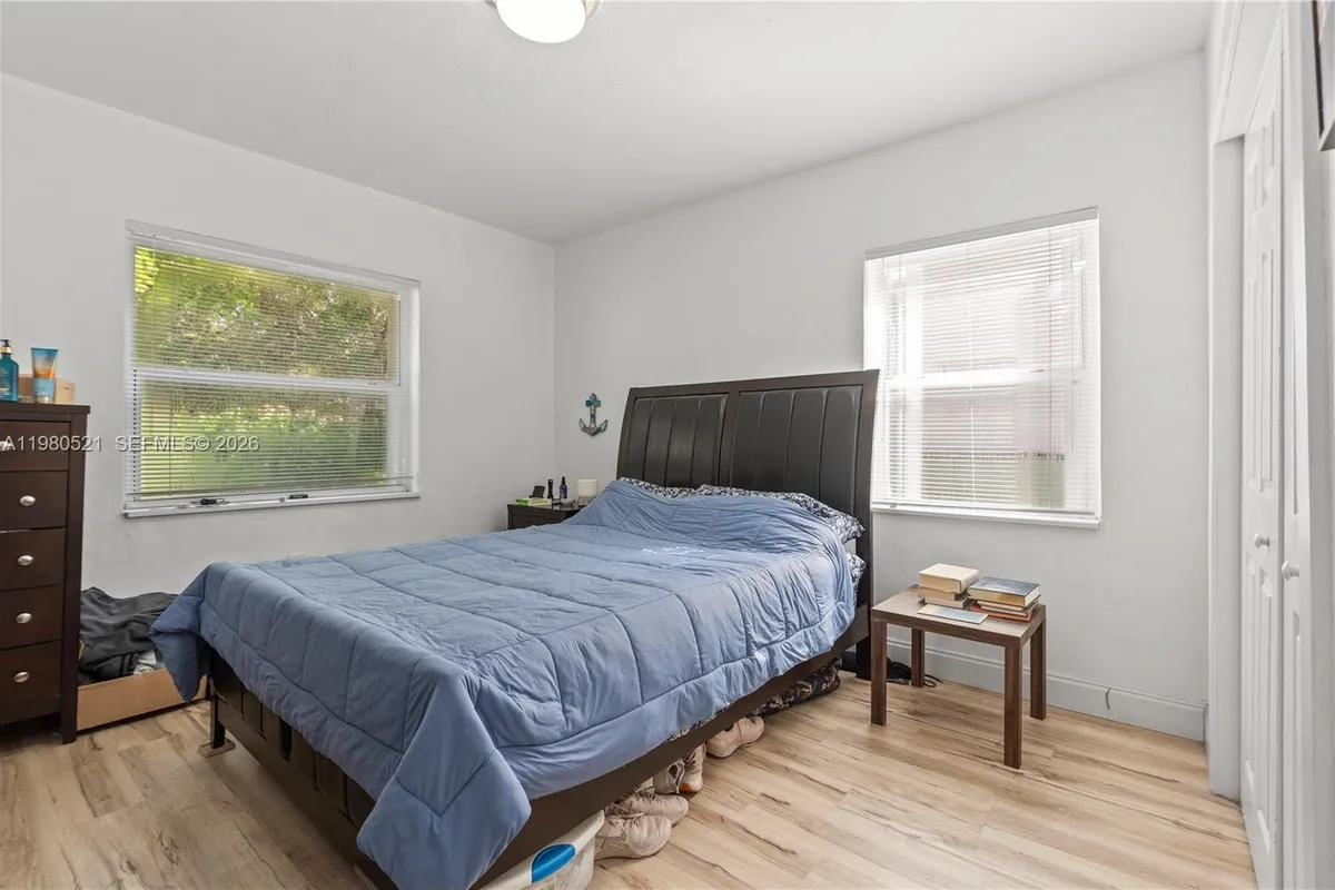 2532 SW 27 st, Miami FL 33133