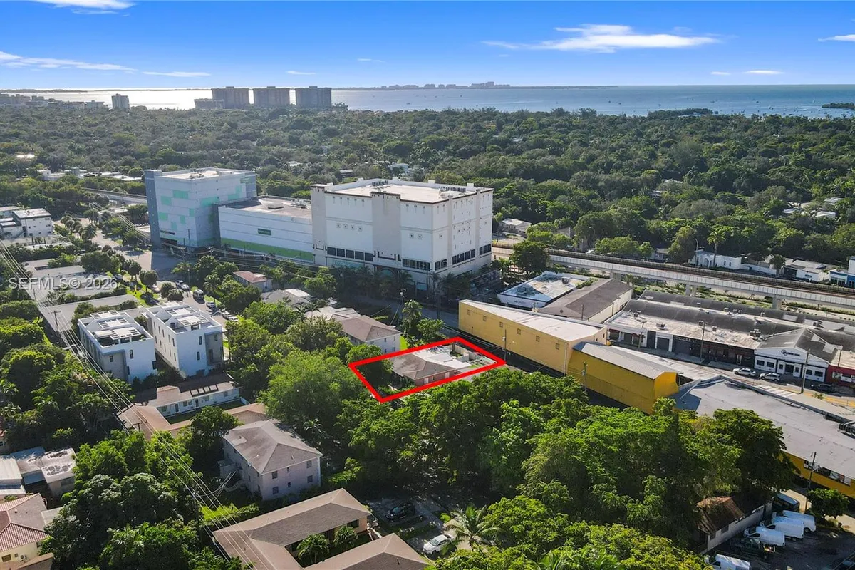 2532 SW 27 st, Miami FL 33133