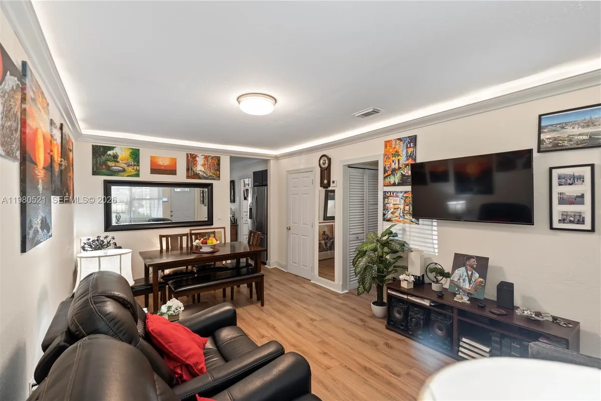 2532 SW 27 st, Miami FL 33133