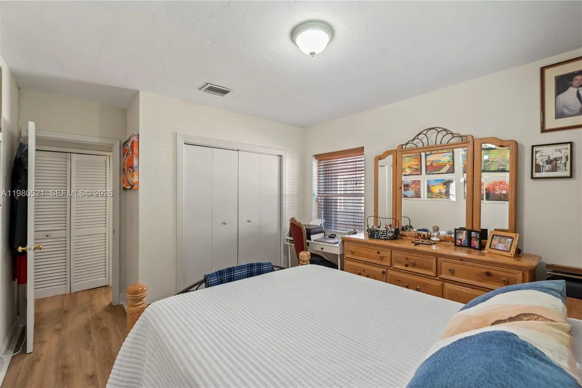 2532 SW 27 st, Miami FL 33133