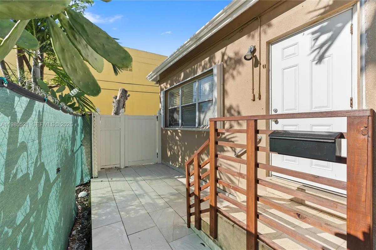 2532 SW 27 st, Miami FL 33133