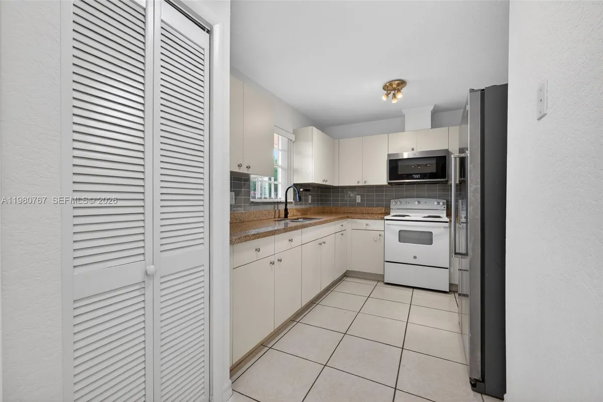 1700 SW 97th Ave, Miramar FL 33025