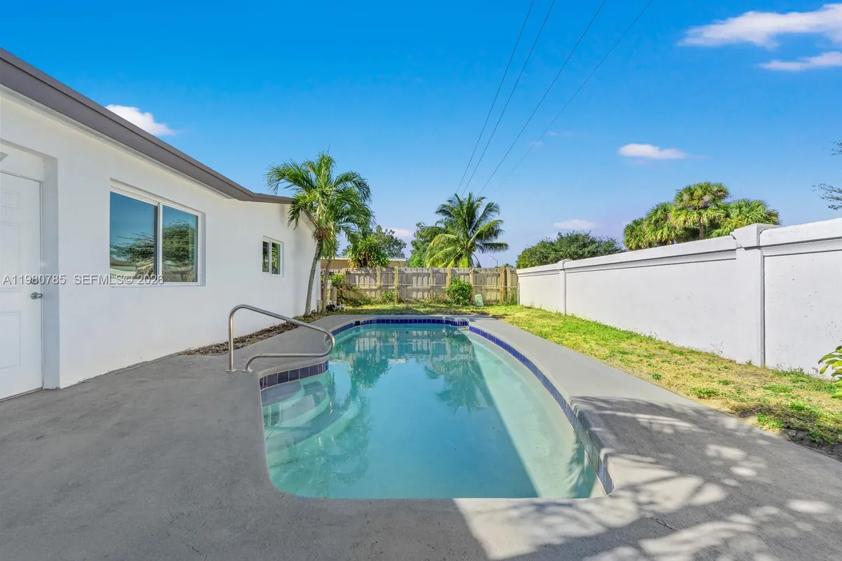 7971 NW 3rd Pl, Margate FL 33063