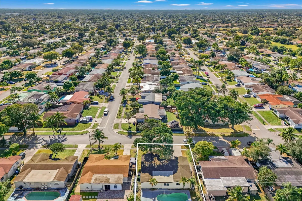 7971 NW 3rd Pl, Margate FL 33063