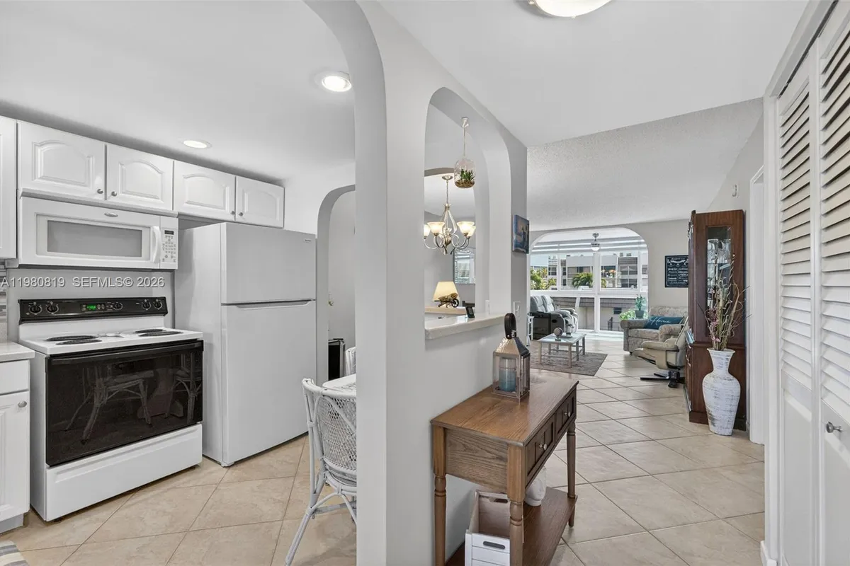 6650 Royal Palm Blvd # 207C, Margate FL 33063