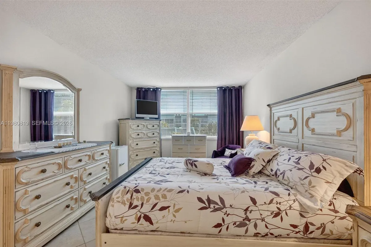 6650 Royal Palm Blvd # 207C, Margate FL 33063