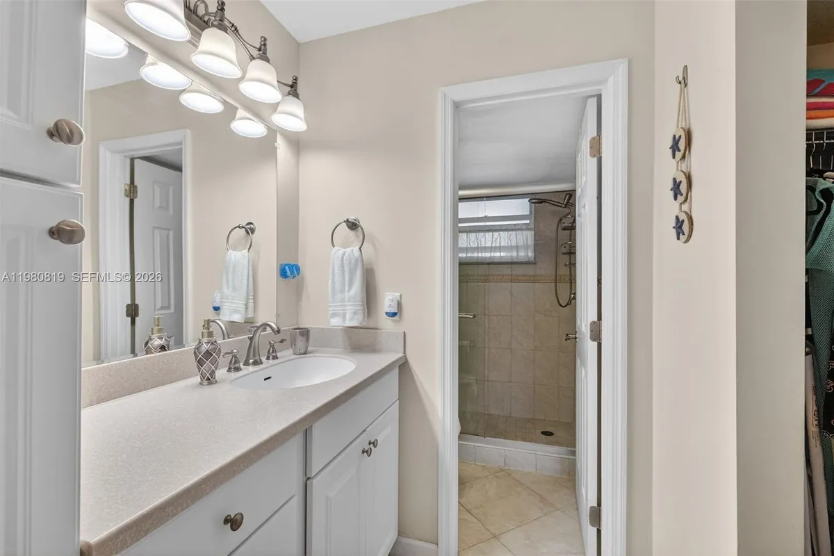 6650 Royal Palm Blvd # 207C, Margate FL 33063