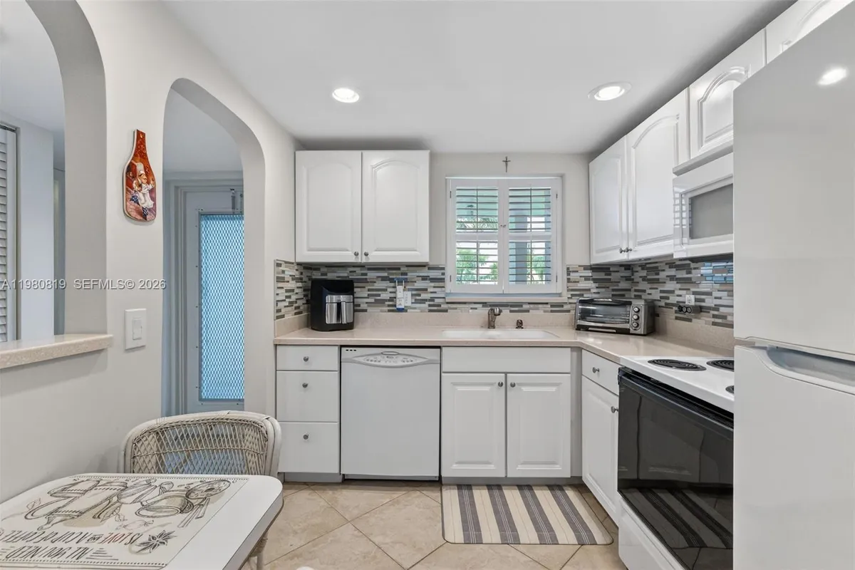 6650 Royal Palm Blvd # 207C, Margate FL 33063