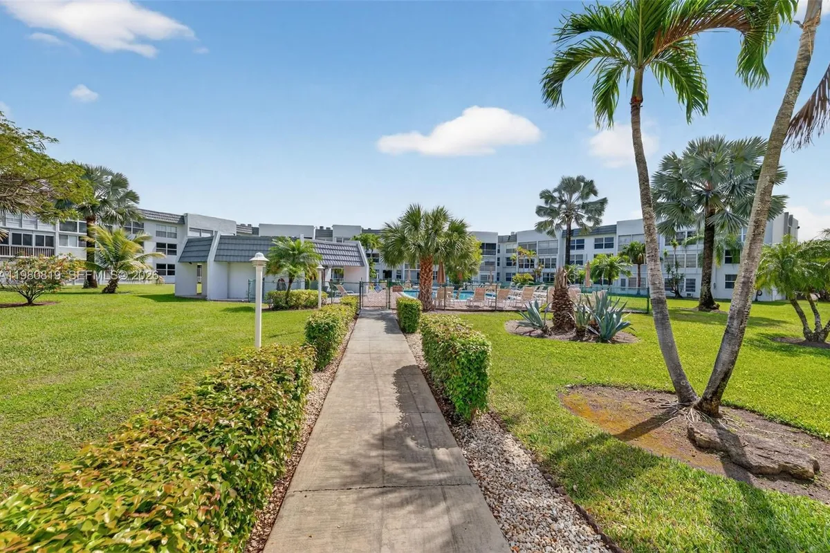 6650 Royal Palm Blvd # 207C, Margate FL 33063