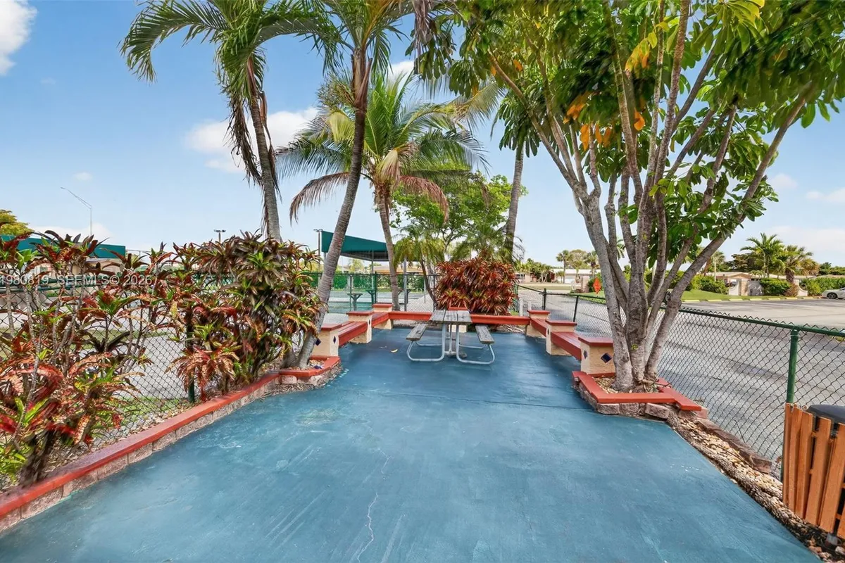 6650 Royal Palm Blvd # 207C, Margate FL 33063