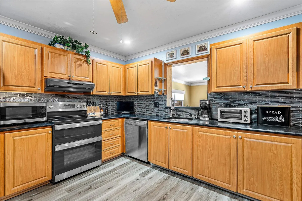 3127 NW 68th St, Fort Lauderdale FL 33309