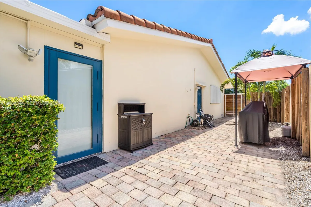 3127 NW 68th St, Fort Lauderdale FL 33309