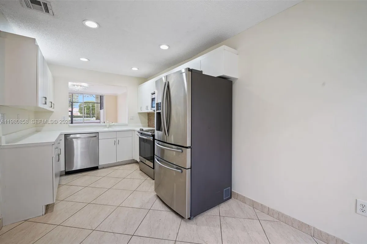 10252 NW 52nd Ter, Doral FL 33178