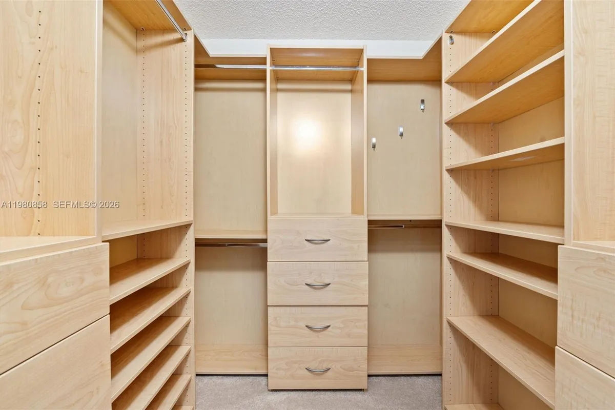 10252 NW 52nd Ter, Doral FL 33178