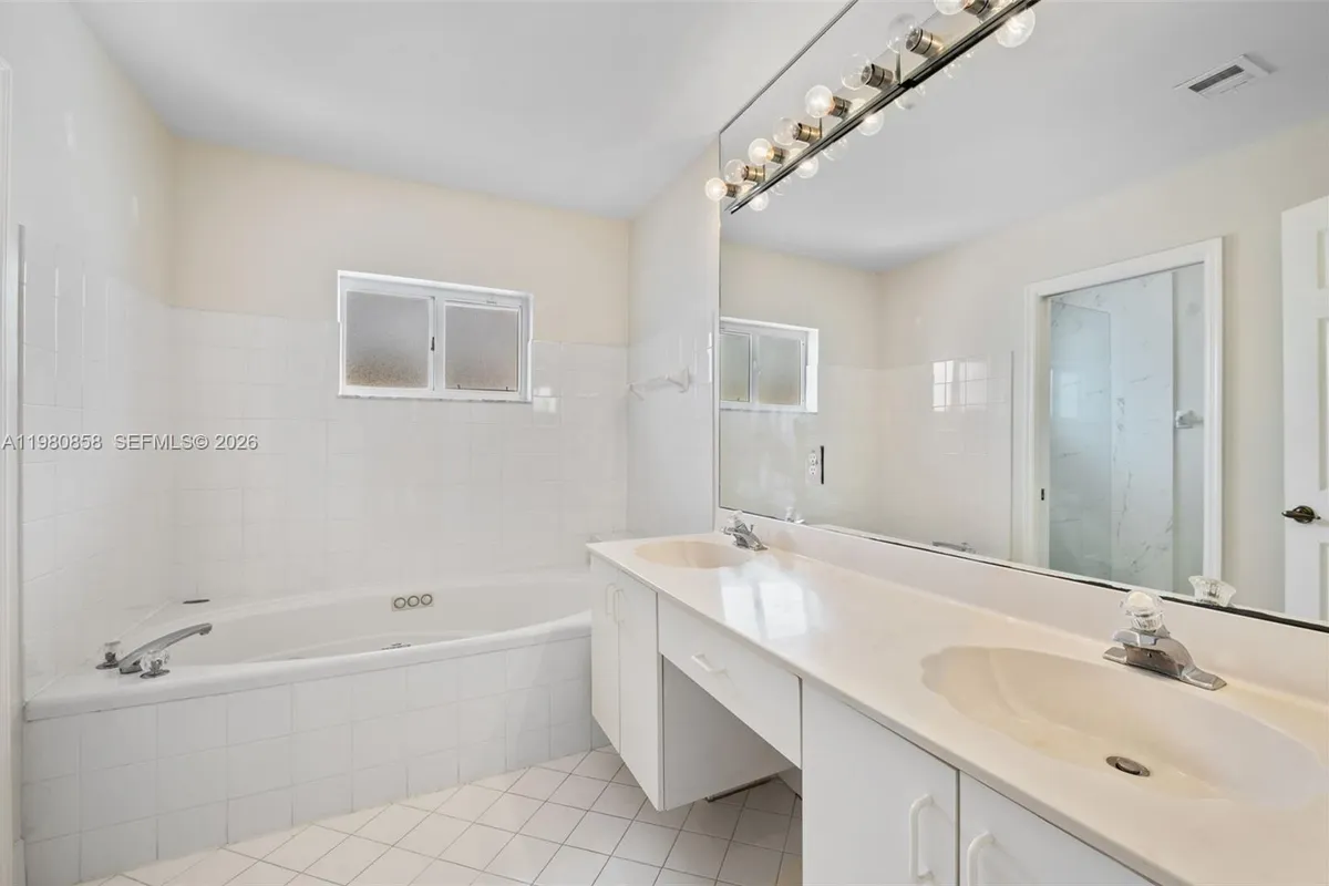 10252 NW 52nd Ter, Doral FL 33178