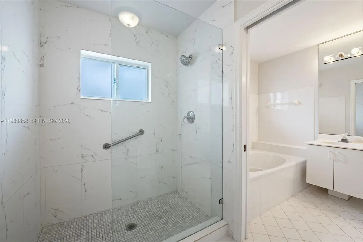 10252 NW 52nd Ter, Doral FL 33178