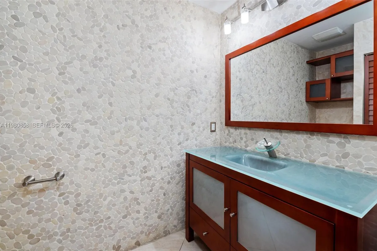 10252 NW 52nd Ter, Doral FL 33178