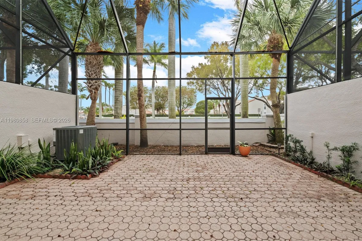 10252 NW 52nd Ter, Doral FL 33178