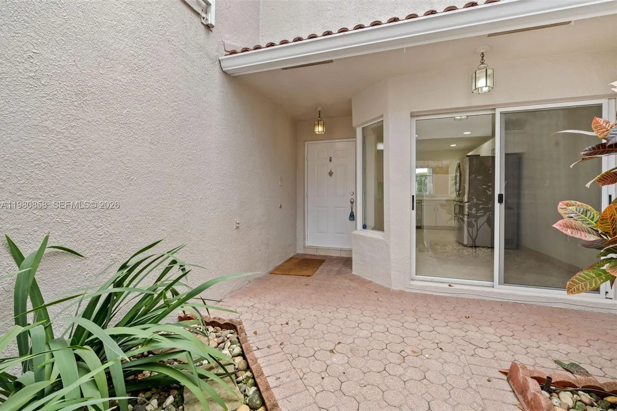 10252 NW 52nd Ter, Doral FL 33178