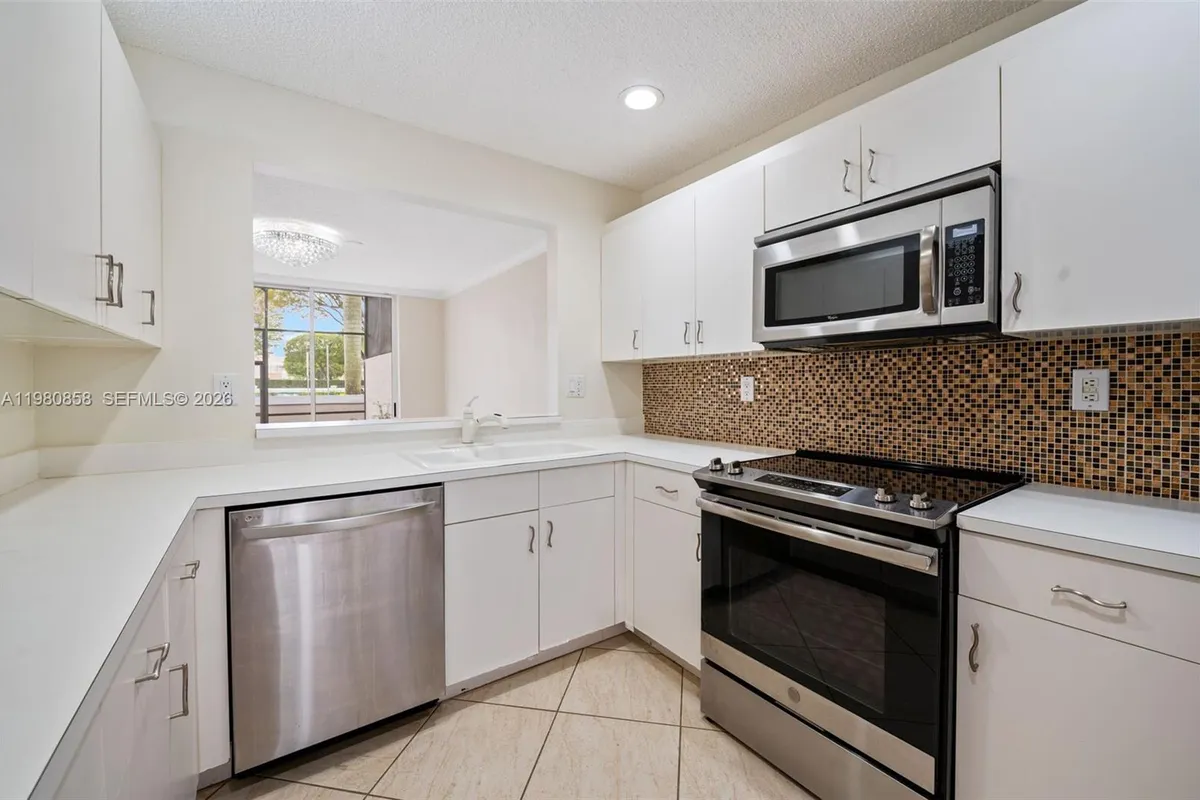 10252 NW 52nd Ter, Doral FL 33178