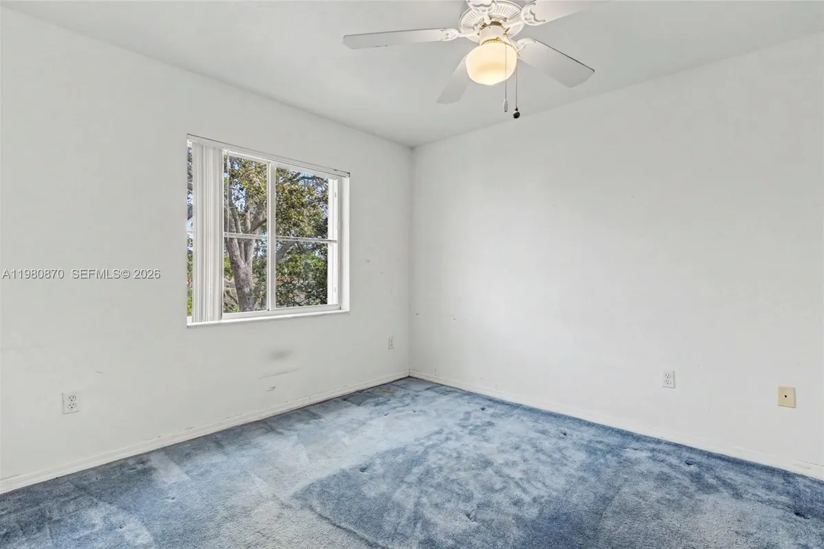 1550 N Trafalgar Cir, Hollywood FL 33020