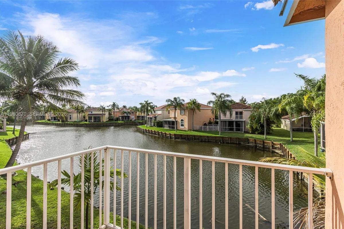 1550 N Trafalgar Cir, Hollywood FL 33020