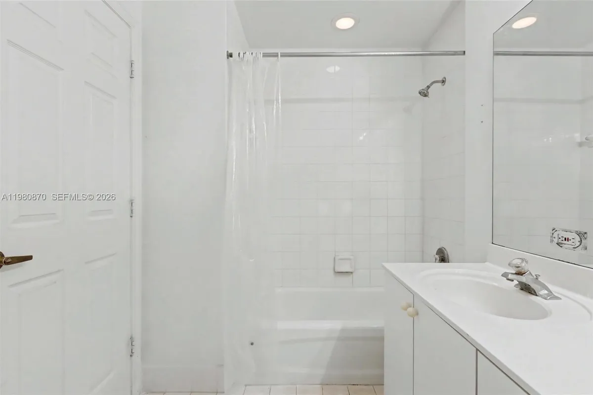 1550 N Trafalgar Cir, Hollywood FL 33020