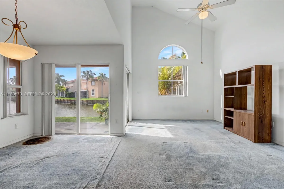 1550 N Trafalgar Cir, Hollywood FL 33020