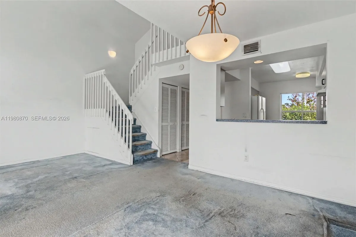 1550 N Trafalgar Cir, Hollywood FL 33020