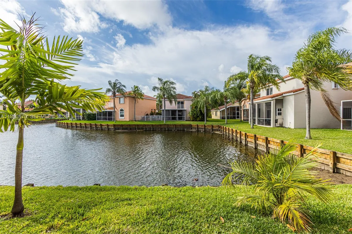 1550 N Trafalgar Cir, Hollywood FL 33020