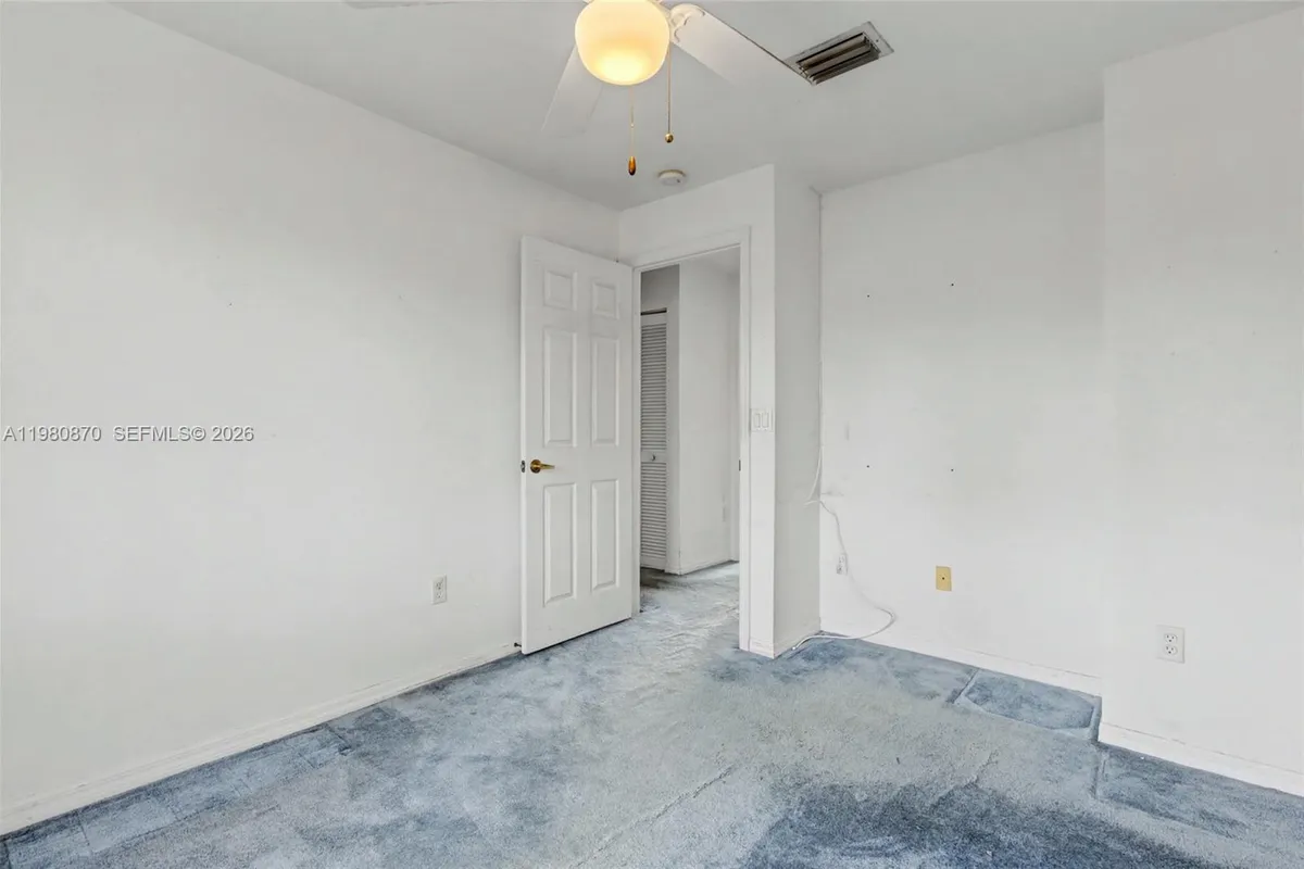 1550 N Trafalgar Cir, Hollywood FL 33020