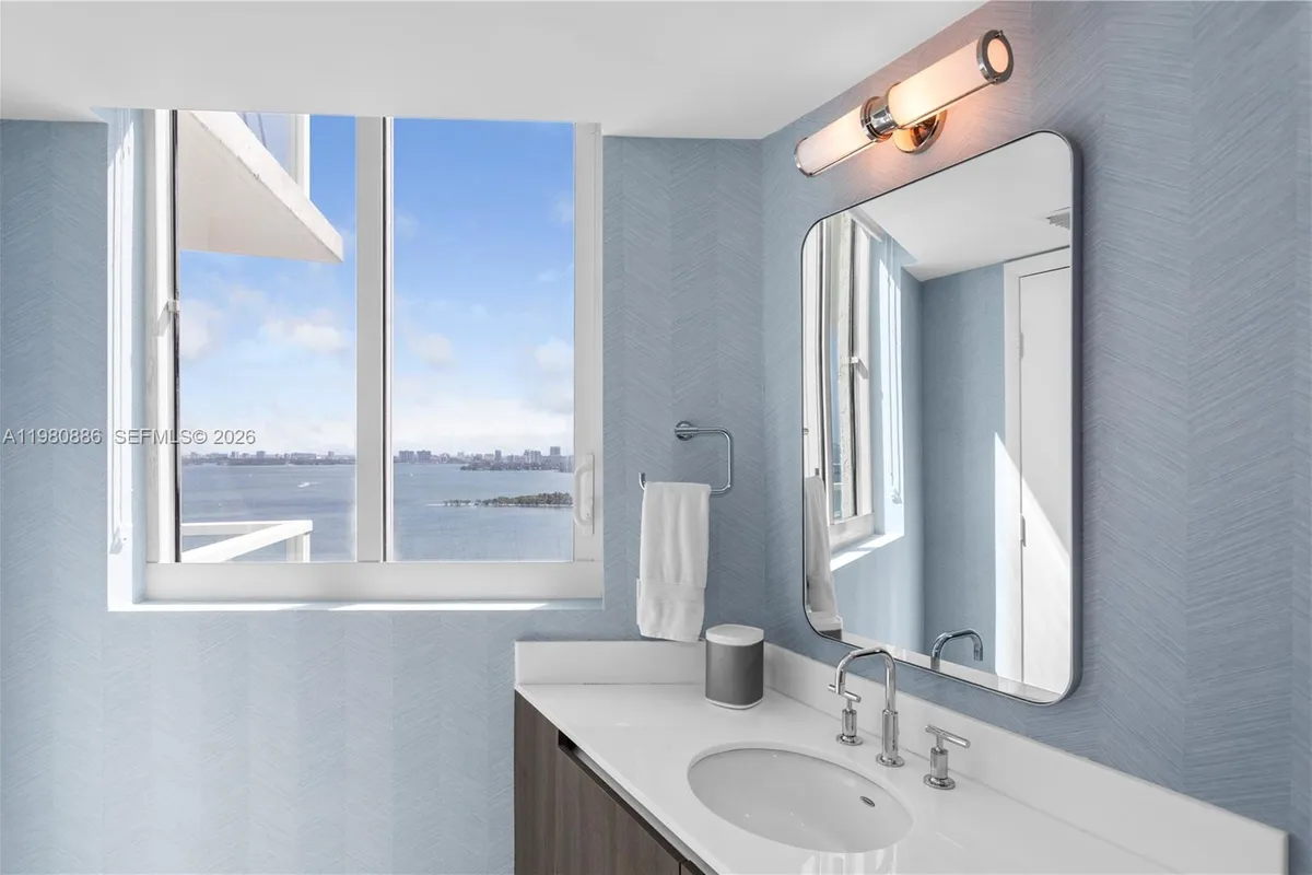 665 NE 25th St # 2102, Miami FL 33137