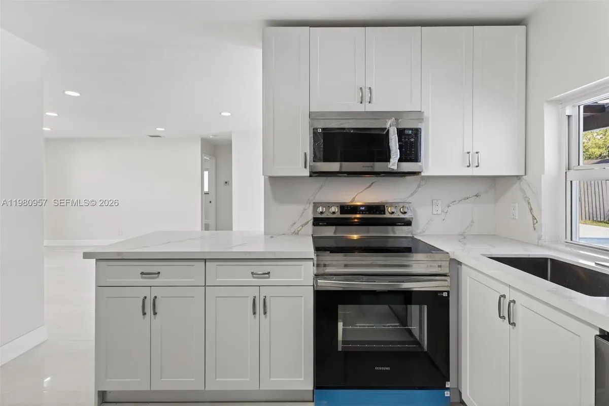 6740 Arthur St, Hollywood FL 33024