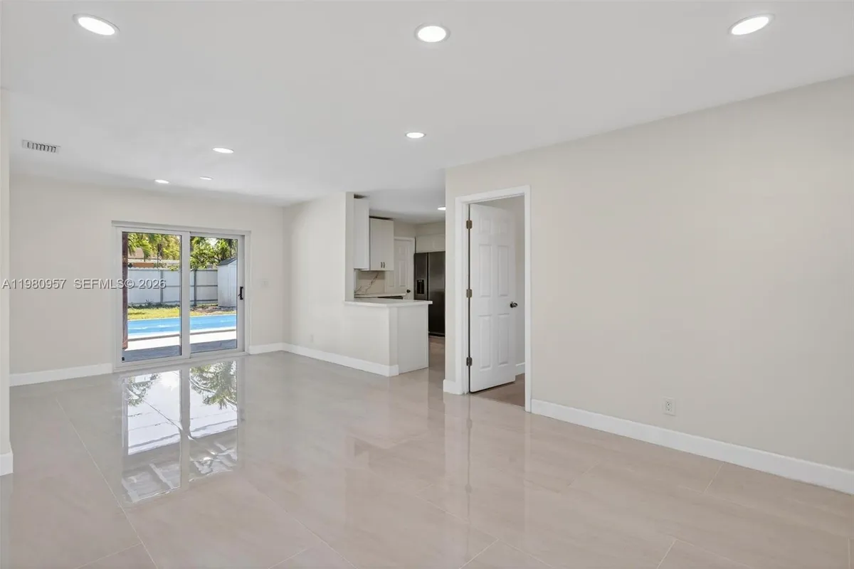 6740 Arthur St, Hollywood FL 33024