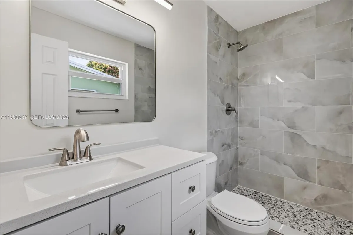 6740 Arthur St, Hollywood FL 33024